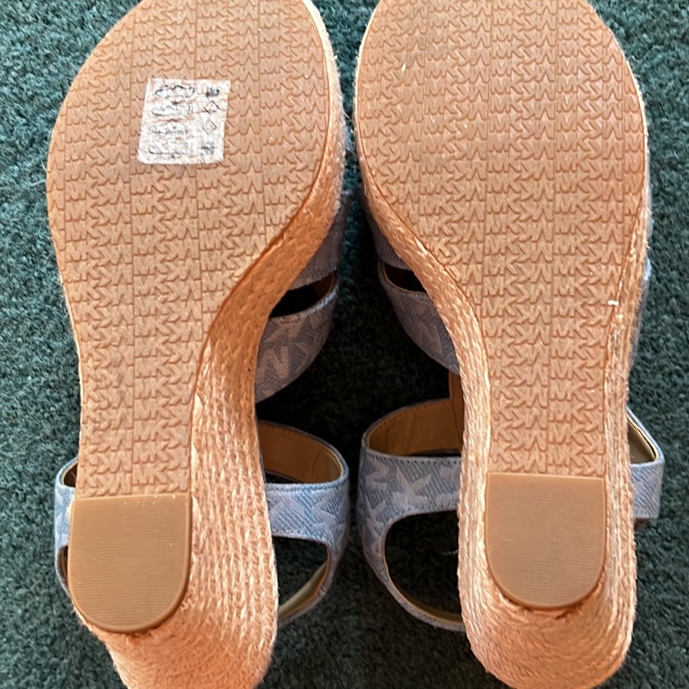 Michael Kors Berkley leather wedge sandal size 8 Light Blue Logo - Picture 5 of 7